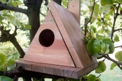 Casette in legno per uccelli a triangolo