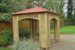 Gazebo con coperture in perlinato e tegola canadese