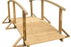 Ponte in legno con camminamento in tavole antiscivolo