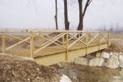 Ponte realizzato in legno lamellare