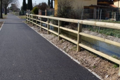 Pista ciclabile Valvasone : Staccionata in legno mod. Carnia