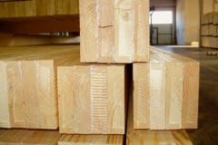 Produzione colonne in legno lamellare