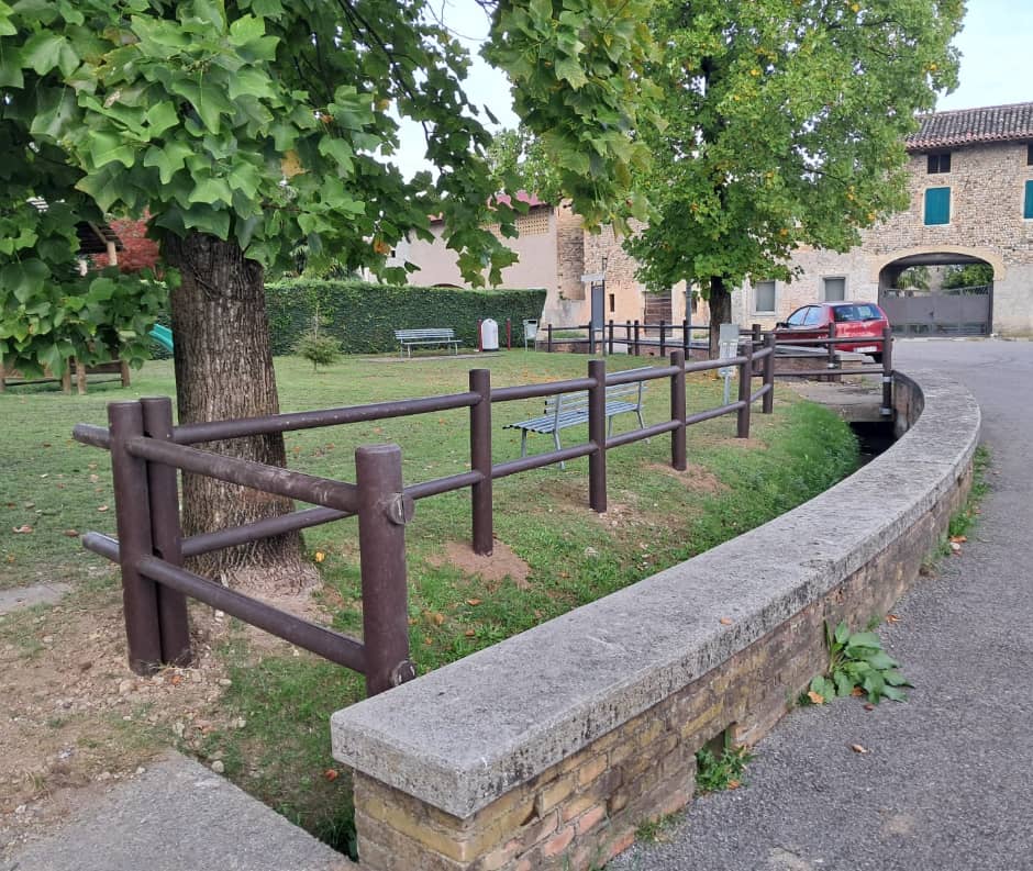 Pali in Legno, Recinzioni e Strutture per Esterni 1 Staccionate in plastica riciclata certificata TUV